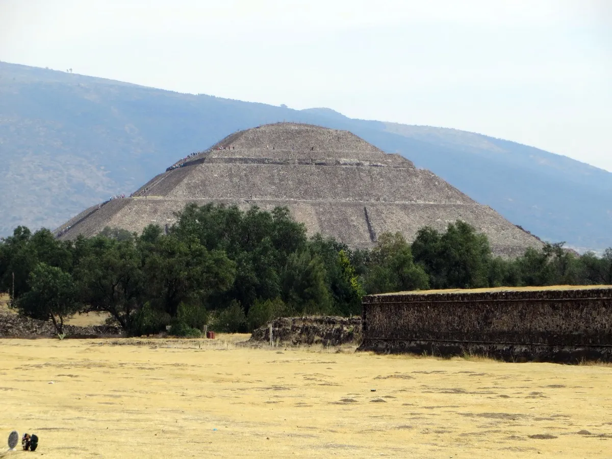 Pirámide del Sol y la Pirámide de la Luna