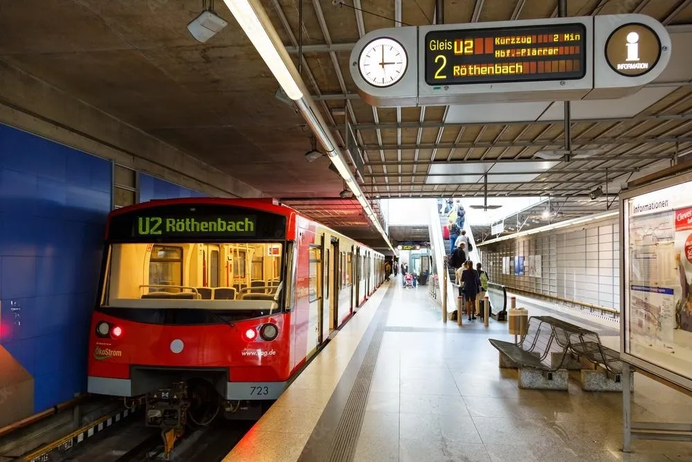 aeropuerto de Núremberg metro u2